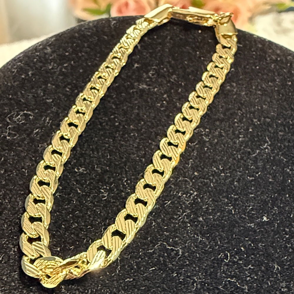 Pretty Bird 6 inch Gold Plated Chain Bracelet